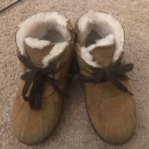 UGG Kids Payten Boot - size 9